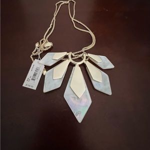 Kendra Scott Mari Necklace in Ivory
Mother-of-Pearl